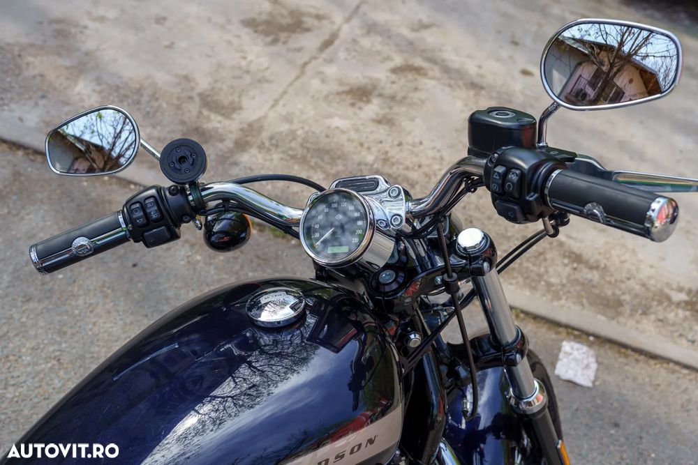 Harley-Davidson XL 1200C Sportster Custom - 8