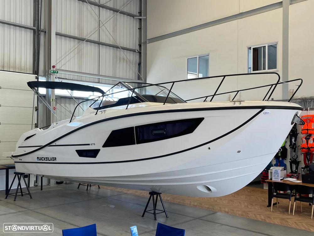 Quicksilver Activ 875 Sundeck - 1