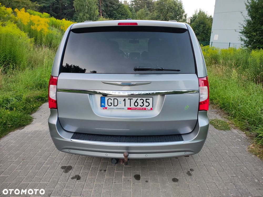 Chrysler Town & Country 3.6 Limited - 10