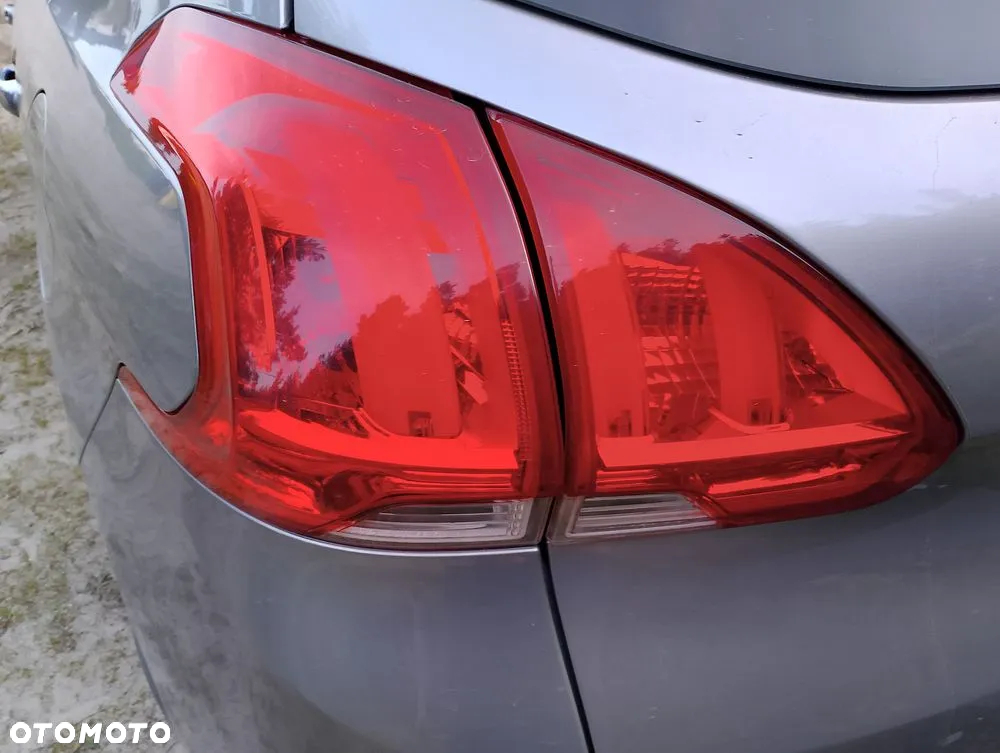 Peugeot 2008 1.6 e-HDi Allure S&S - 19