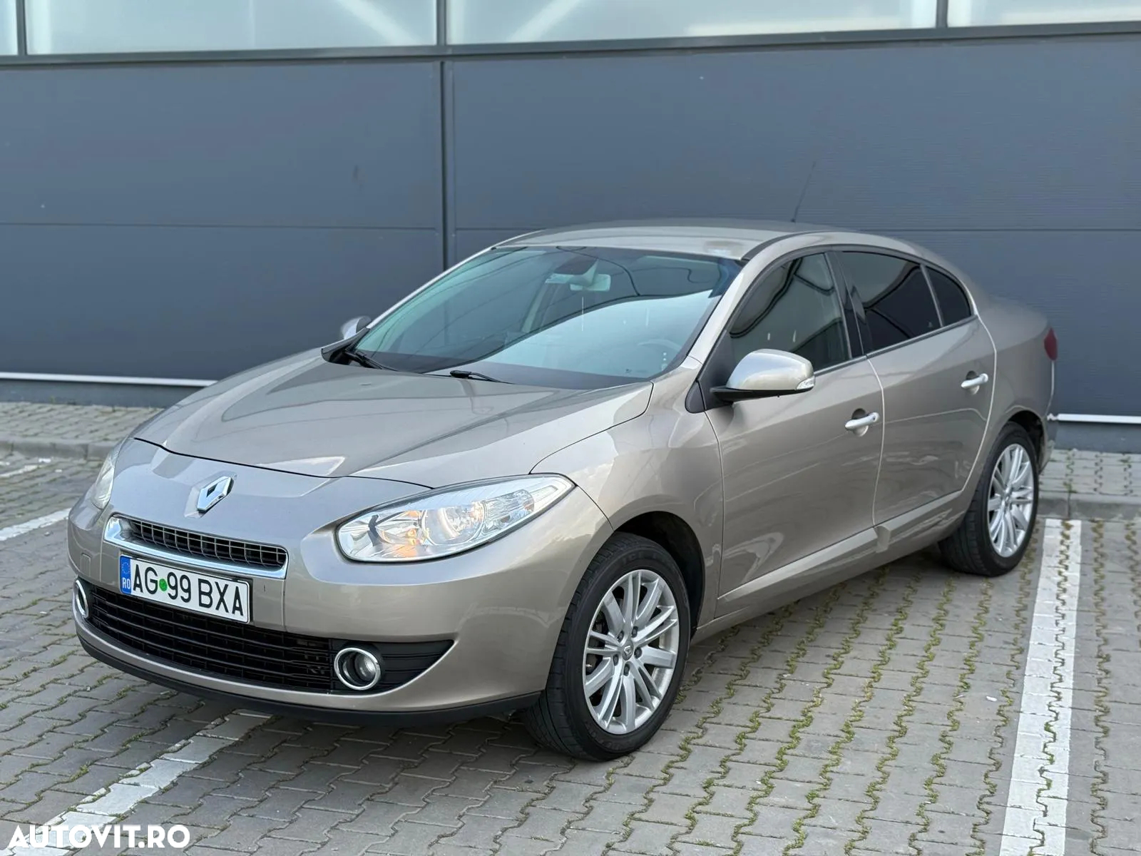 Renault Fluence 2.0 16V 140 CVT Dynamique - 3