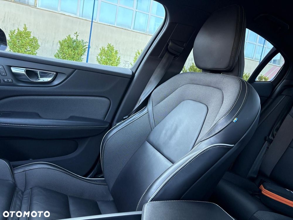 Volvo S60 B5 B AWD R-Design - 24