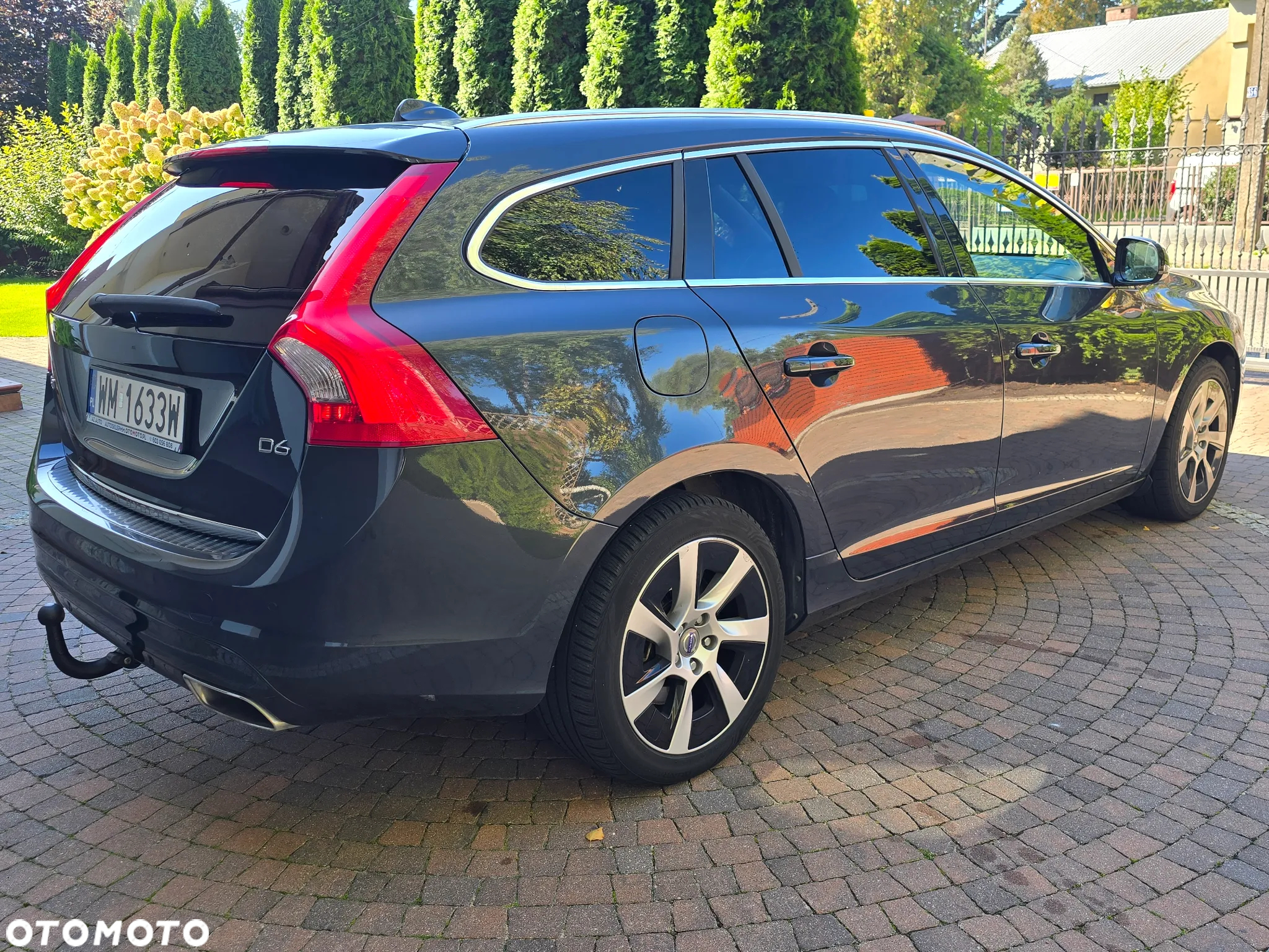 Volvo V60 D6 AWD Plug-in Hybrid Summum - 3