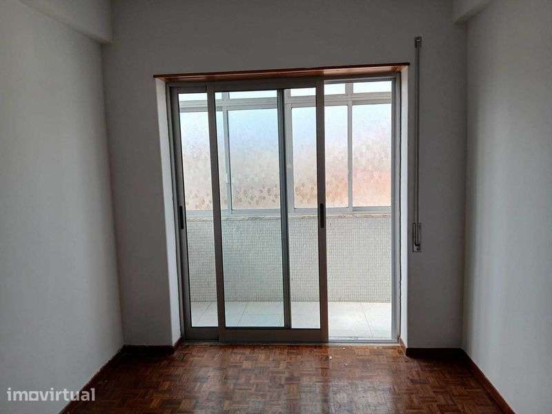 Arrenda-se Apartamento T3 no Laranjeiro – Almada - Grande imagem: 5/8