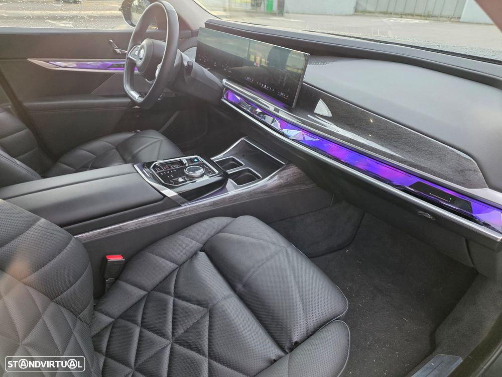 BMW i7 - 23