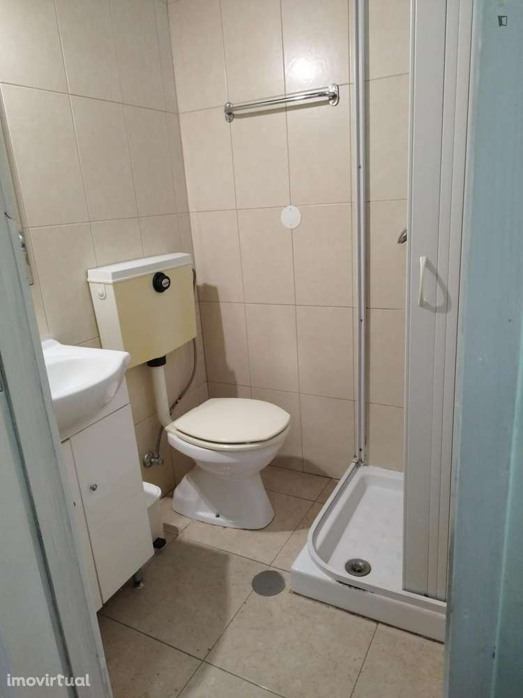 Quarto - localizado em Massarelos Porto - Grande imagem: 5/5