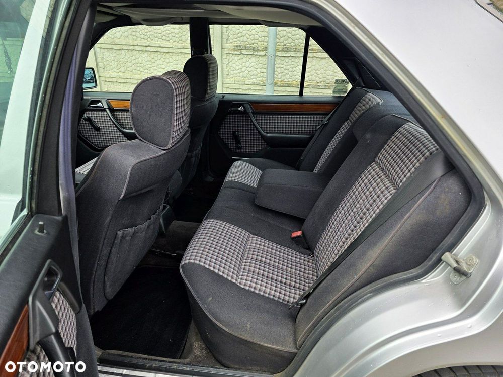 Mercedes-Benz W124 (1984-1993) - 25