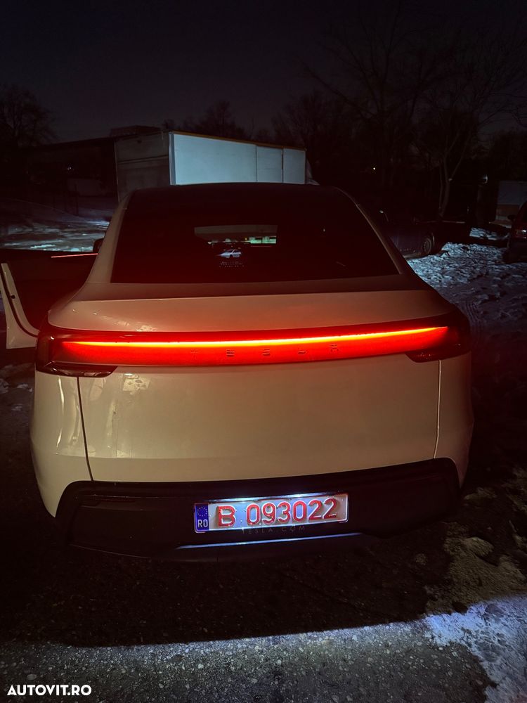 Tesla Model Y RWD - 5