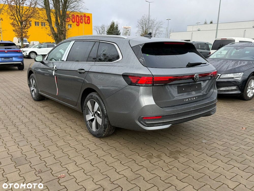 Volkswagen Passat - 4