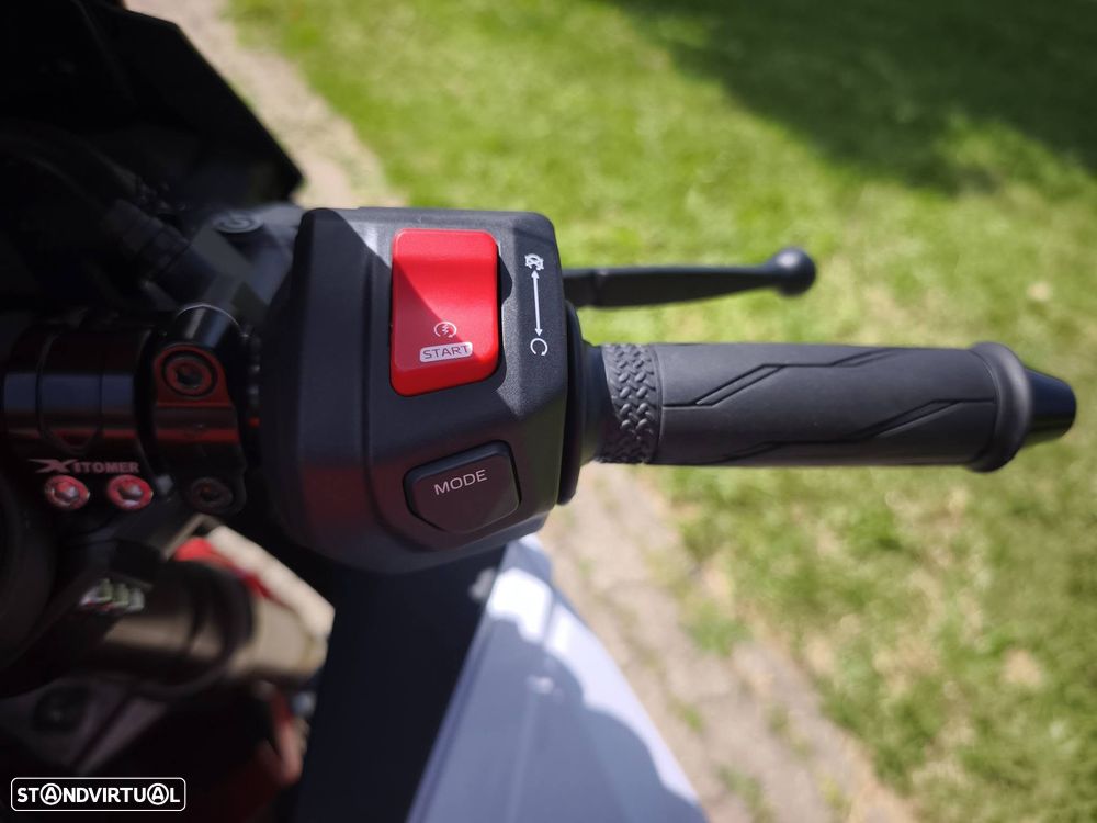 Yamaha R 9 Ediçao 70 anos - 16