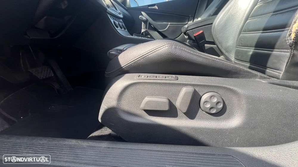 VW Passat Variant 2.0 TDI Sportline DSG - 11