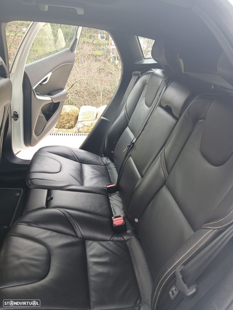 Volvo V40 D2 R Design - 10