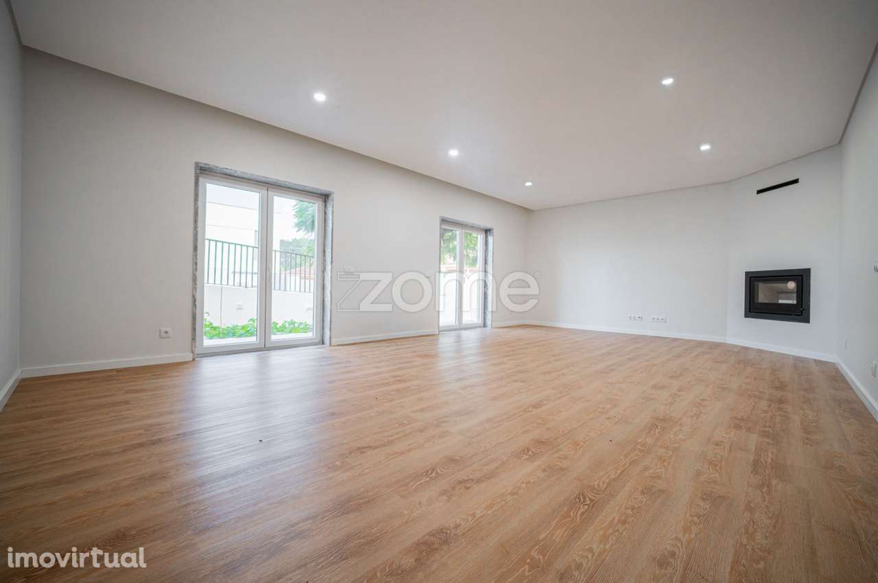 Moradia T3 com 6 assoalhadas, nova, no Alto dos Gaios - Estoril - Grande imagem: 4/39