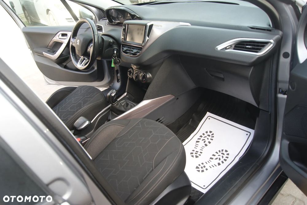 Peugeot 2008 1.2 Pure Tech Style - 17