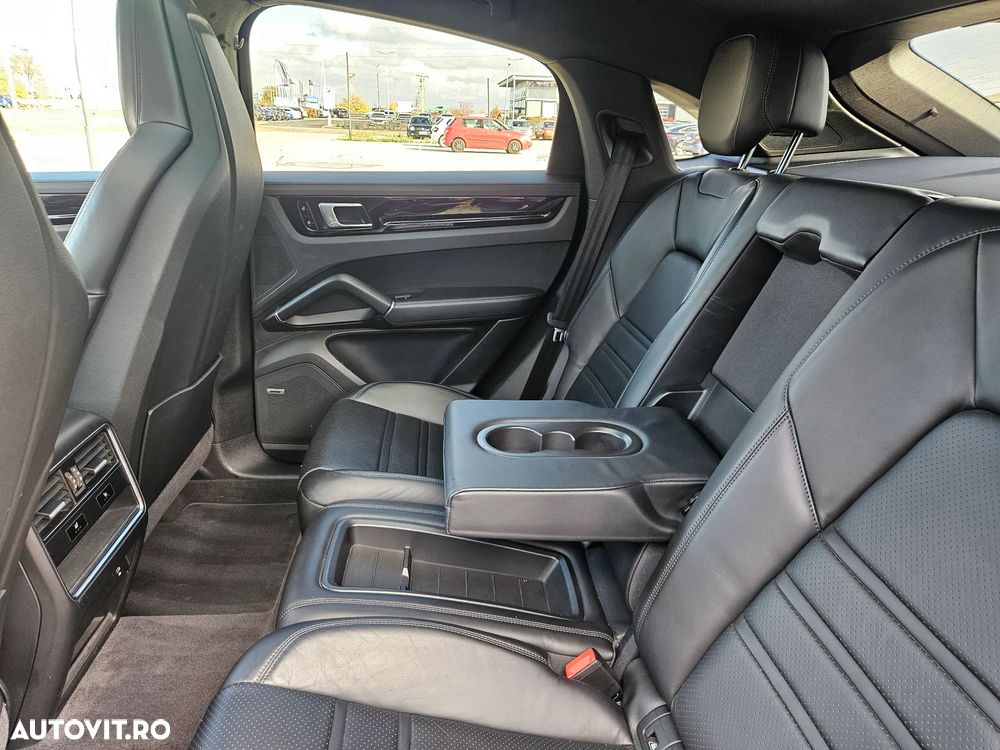 Porsche Cayenne Coupe E-Hybrid Tiptronic S Platinum Edition - 36