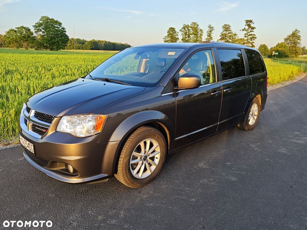 Dodge Grand Caravan - 2