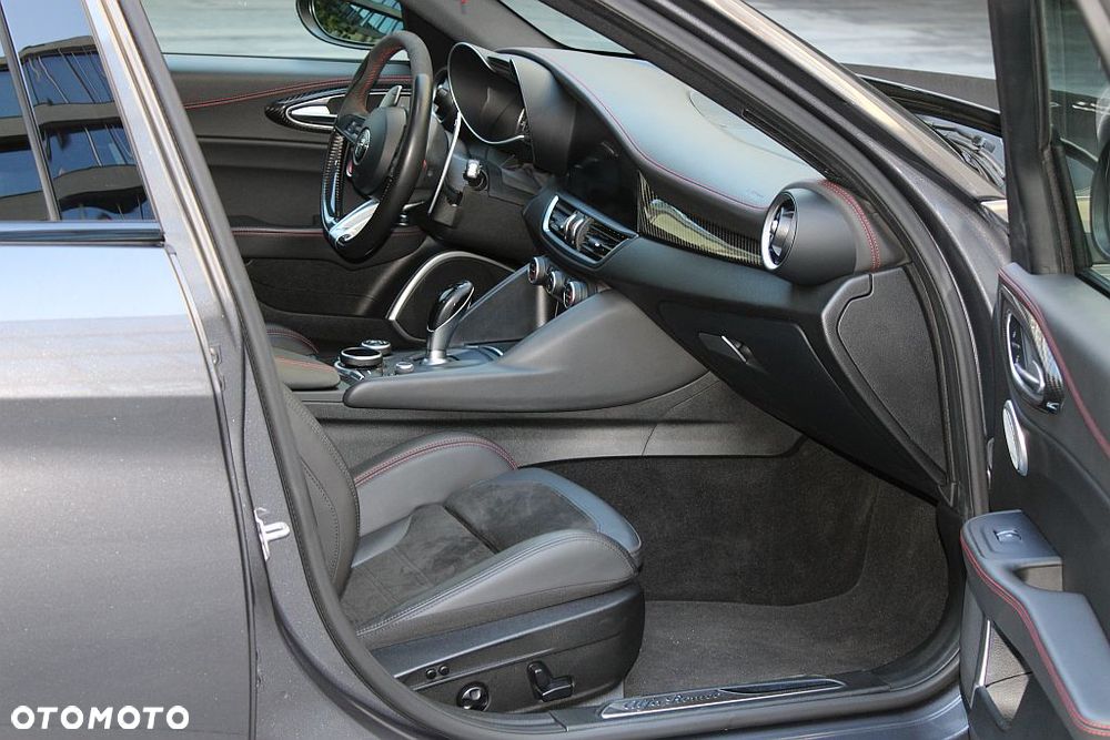 Alfa Romeo Giulia 2.9 Bi Turbo V6 Quadrifoglio - 27