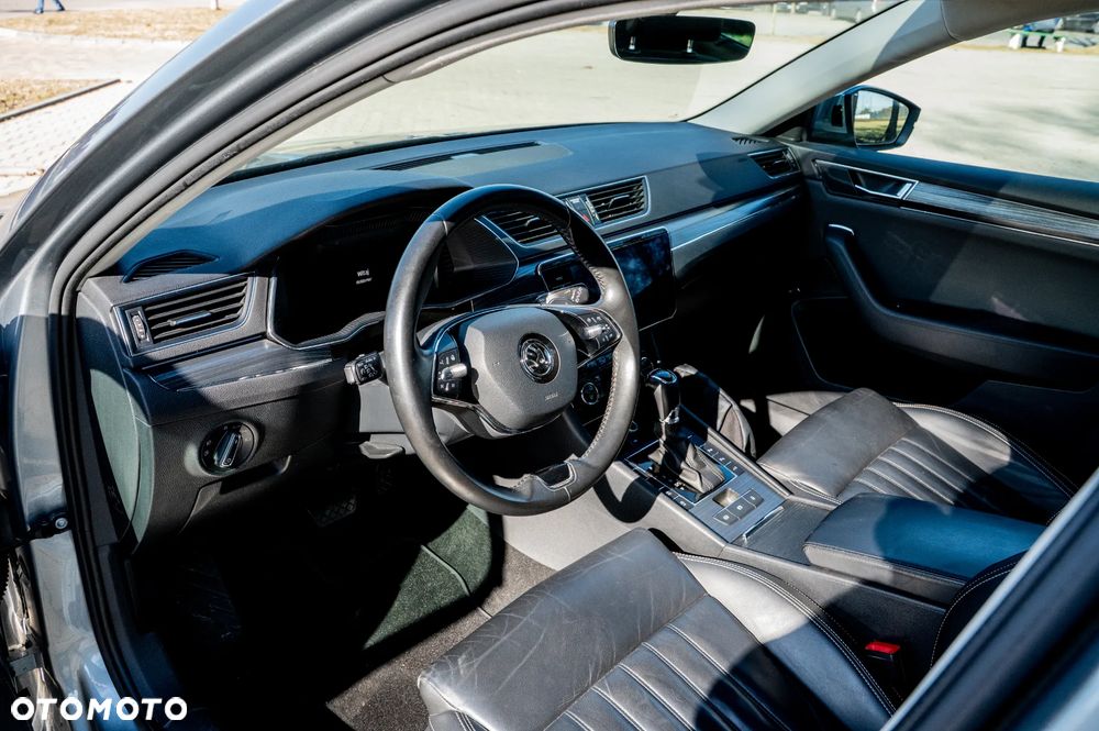 Skoda Superb 2.0 TDI DSG Premium Edition - 38