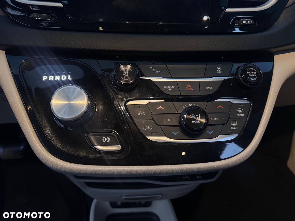 Chrysler Pacifica - 23