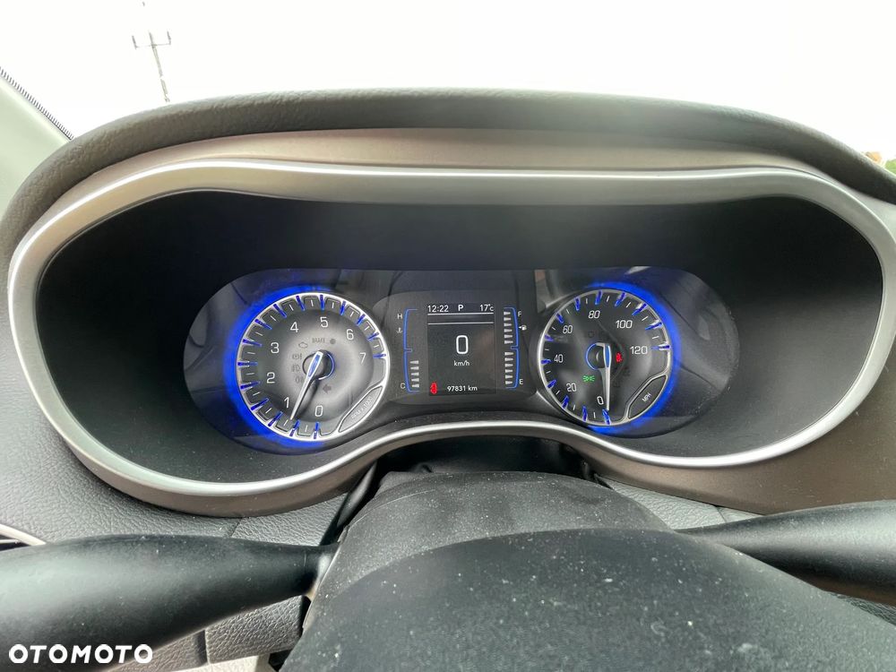 Chrysler Pacifica - 13