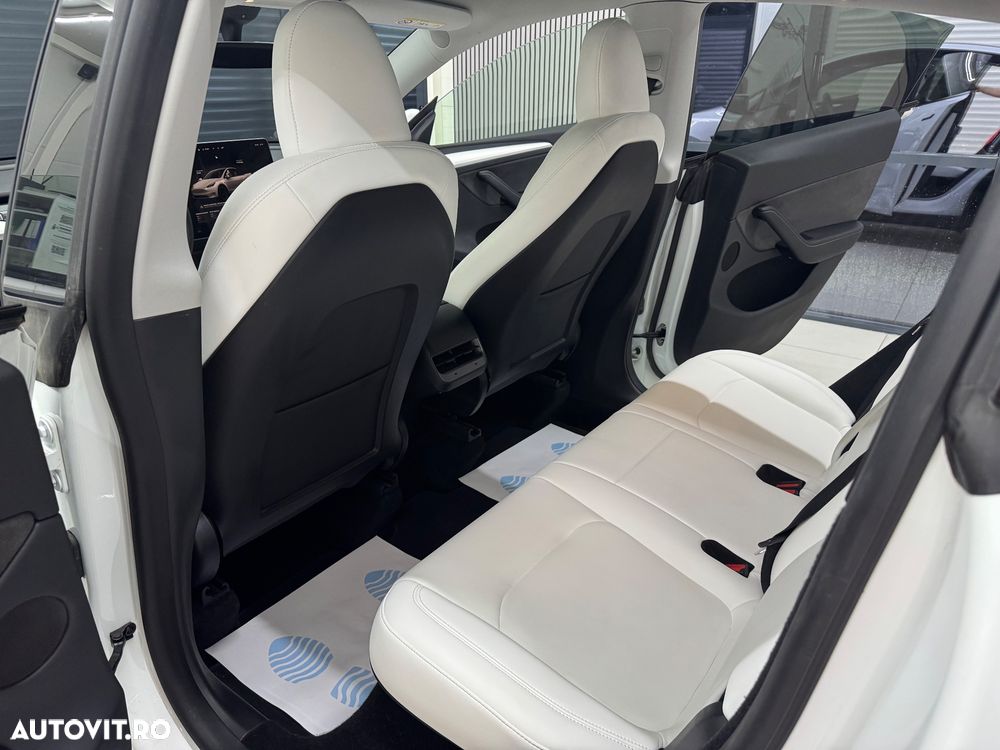 Tesla Model Y Long Range Dual Motor AWD - 7