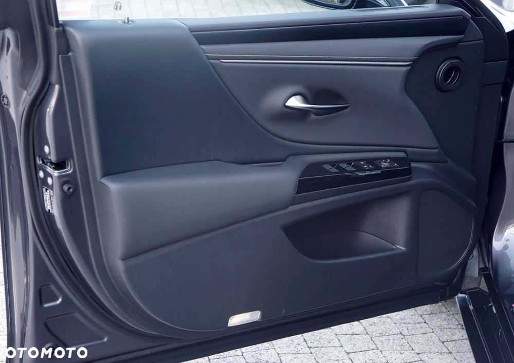 Lexus ES - 9
