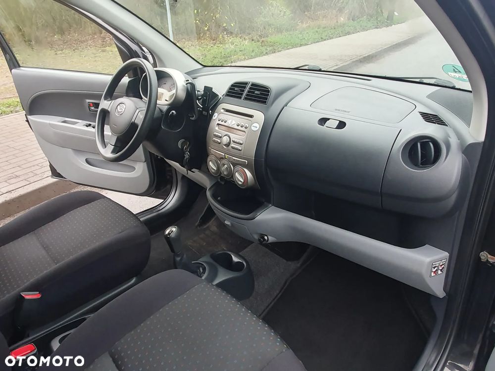 Daihatsu Sirion - 34