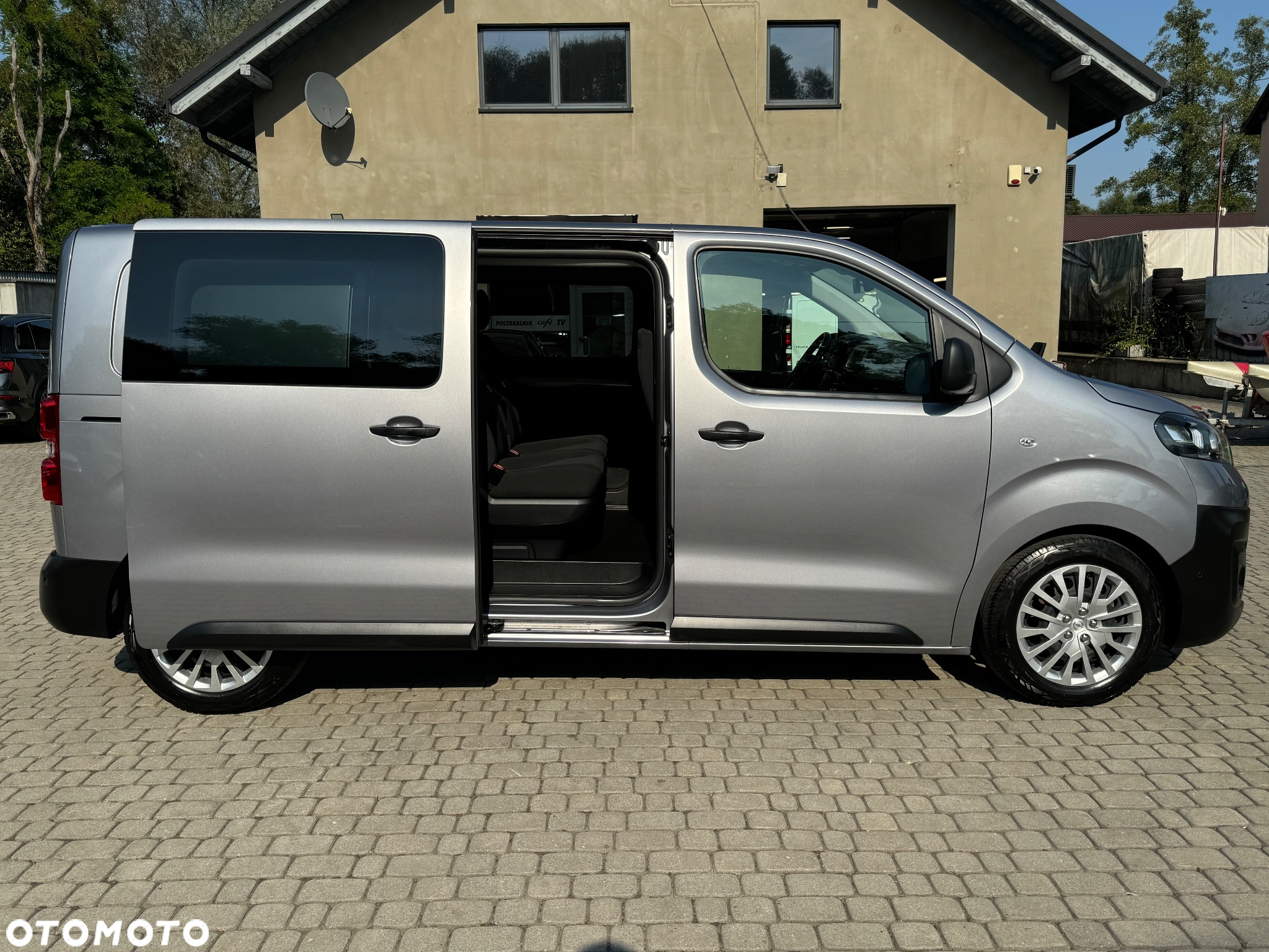 Opel Vivaro - 10