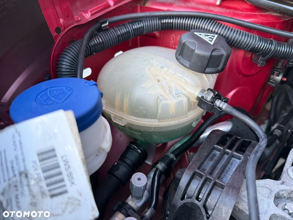 Peugeot 2008 BlueHDi 130 EAT8 Allure Pack - 26