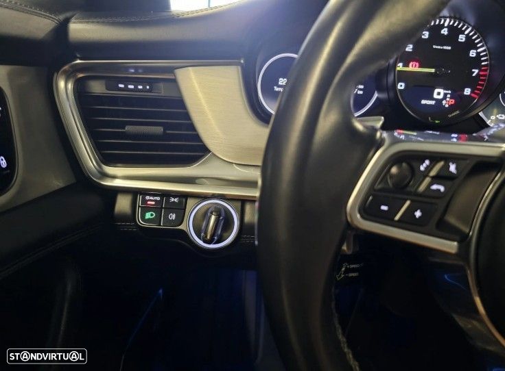 Porsche Panamera 4 E-Hybrid - 16