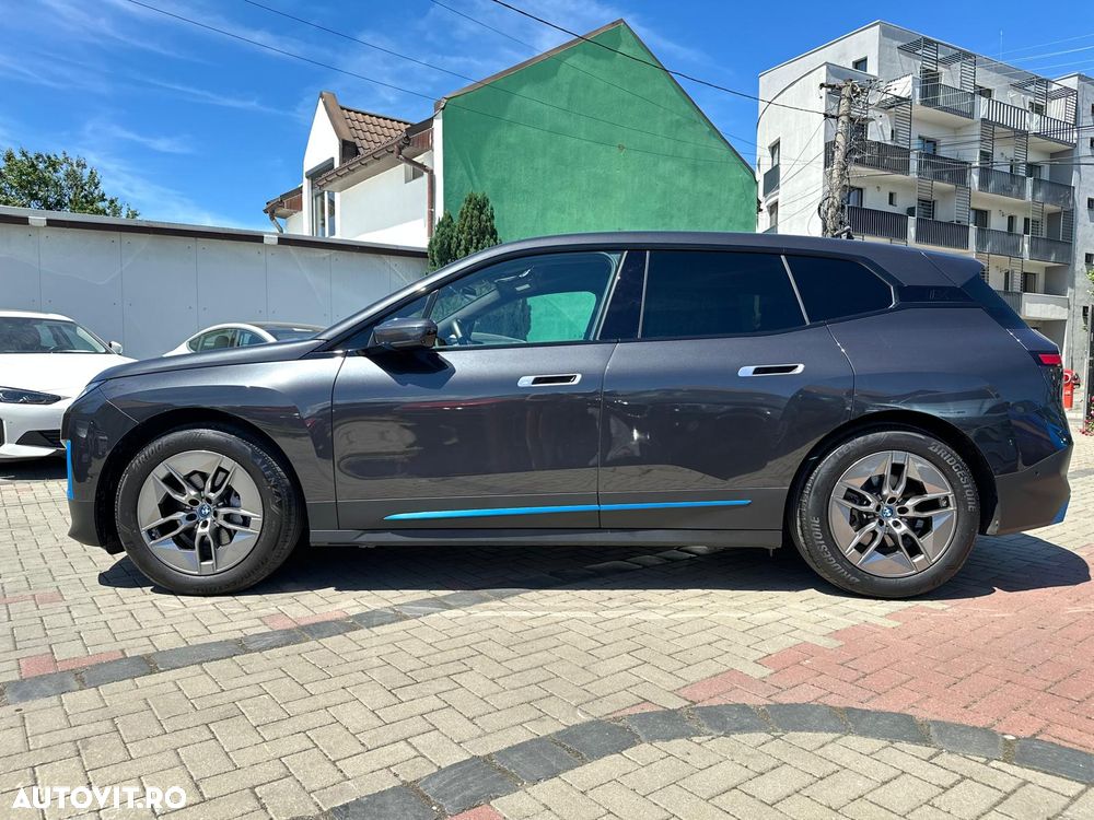 BMW iX xDrive40 - 13