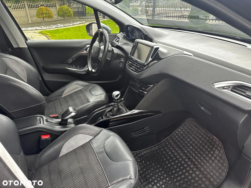 Peugeot 2008 1.6 BlueHDi Allure S&S - 16