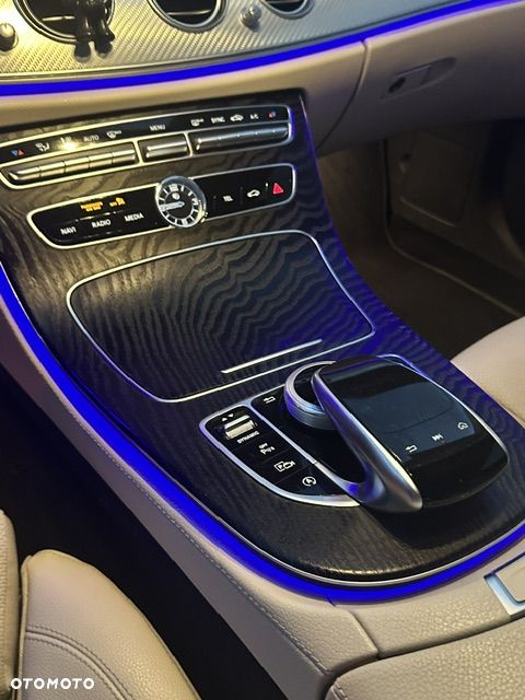 Mercedes-Benz Klasa E 200 d 9G-TRONIC - 22
