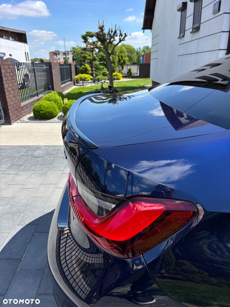 BMW Seria 3 330e xDrive M Sport - 22