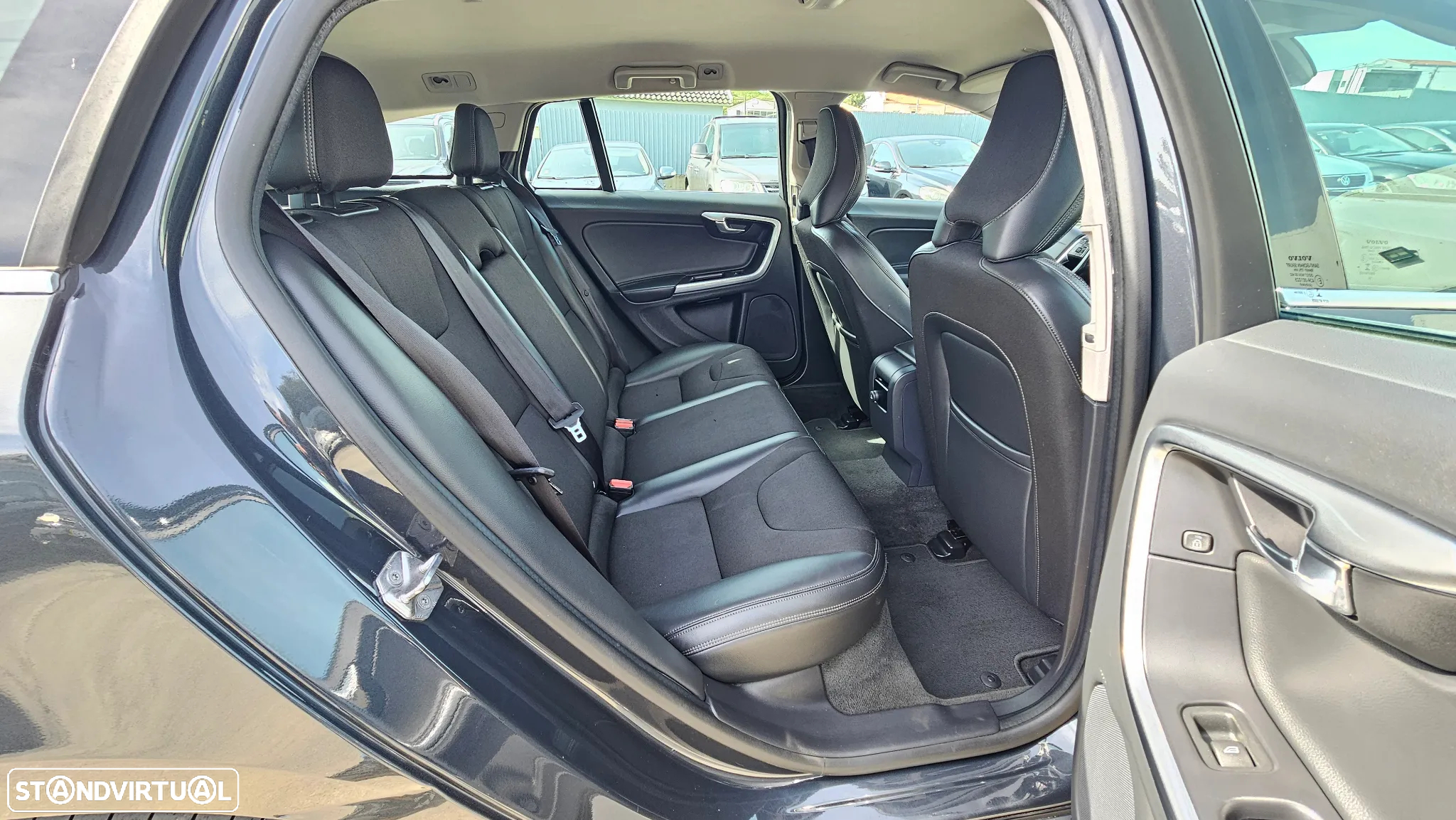 Volvo V60 2.4 D6 Momentum AWD Phev - 28