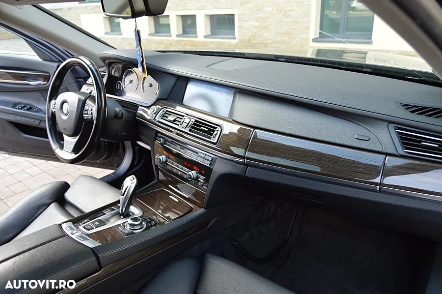 BMW Seria 7 730d - 24