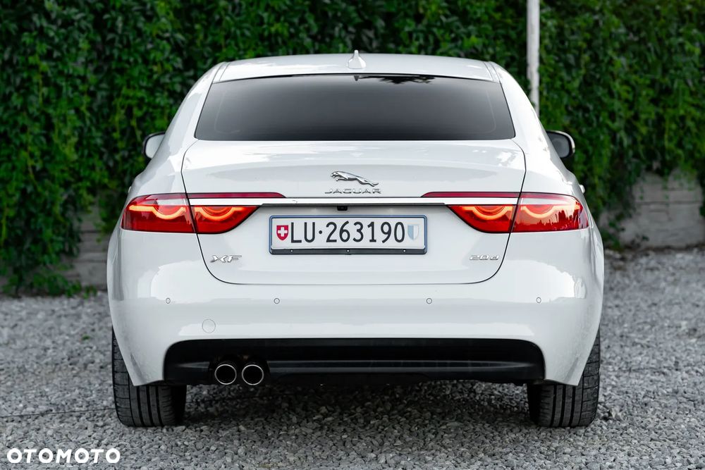 Jaguar XF 20d Prestige - 13