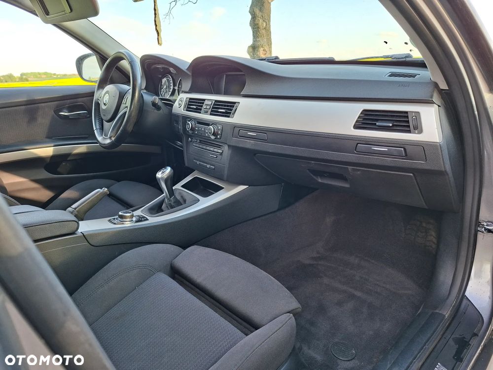 BMW Seria 3 320d DPF Edition Sport - 14