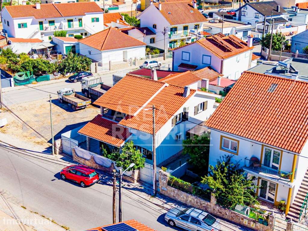 MORADIA ISOLADA T3 COM PISCINA, CAVE, GARAGEM E COZINHA EXTERIOR E ... - Grande imagem: 2/60