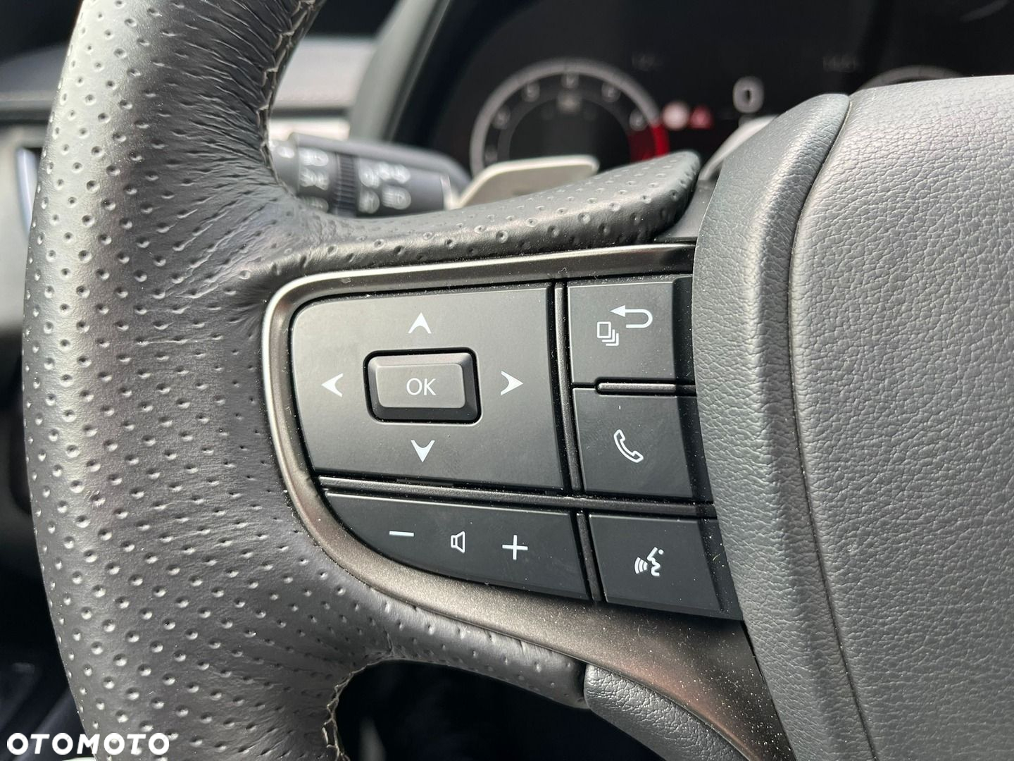 Lexus UX - 25