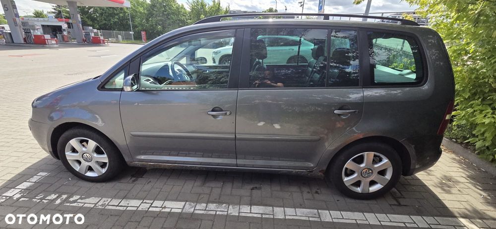 Volkswagen Touran 1.9 TDI DPF Highline - 2