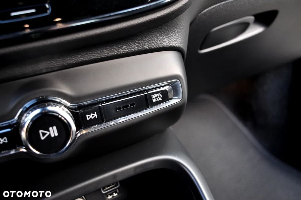 Volvo XC 40 T3 R-Design - 31