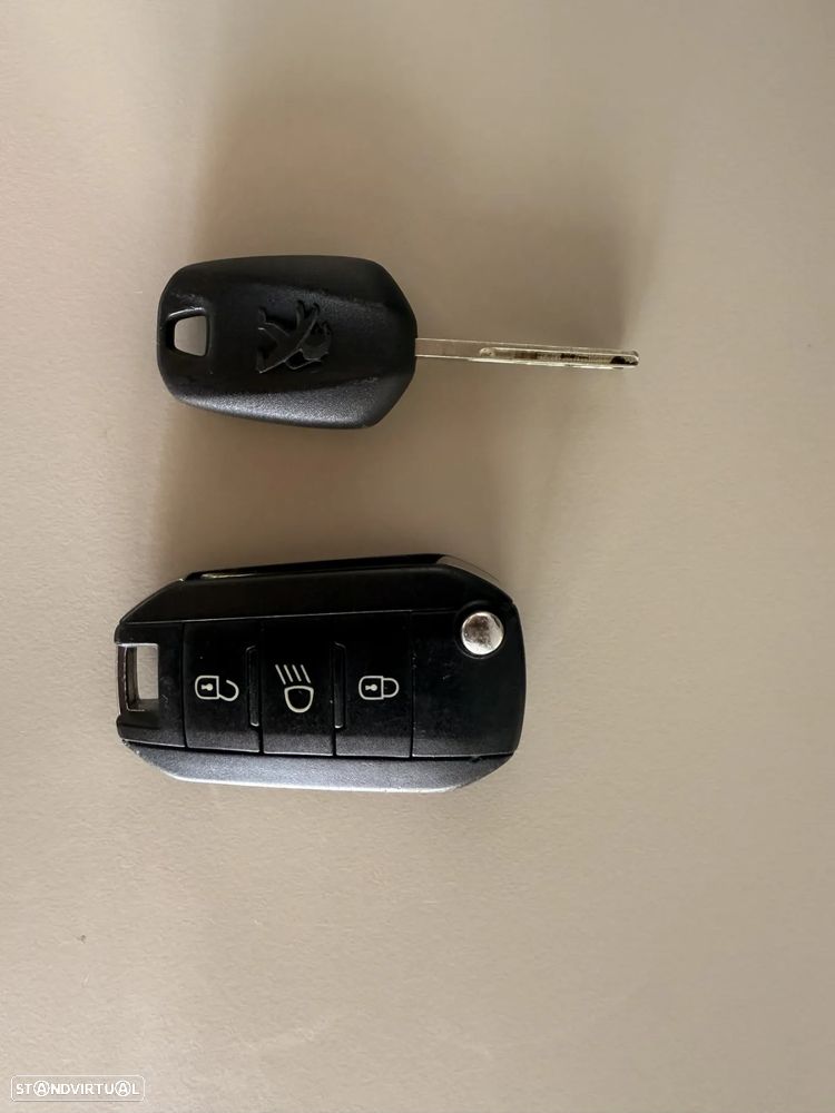 Peugeot 2008 PureTech 110 Stop&Start EAT6 Allure - 5