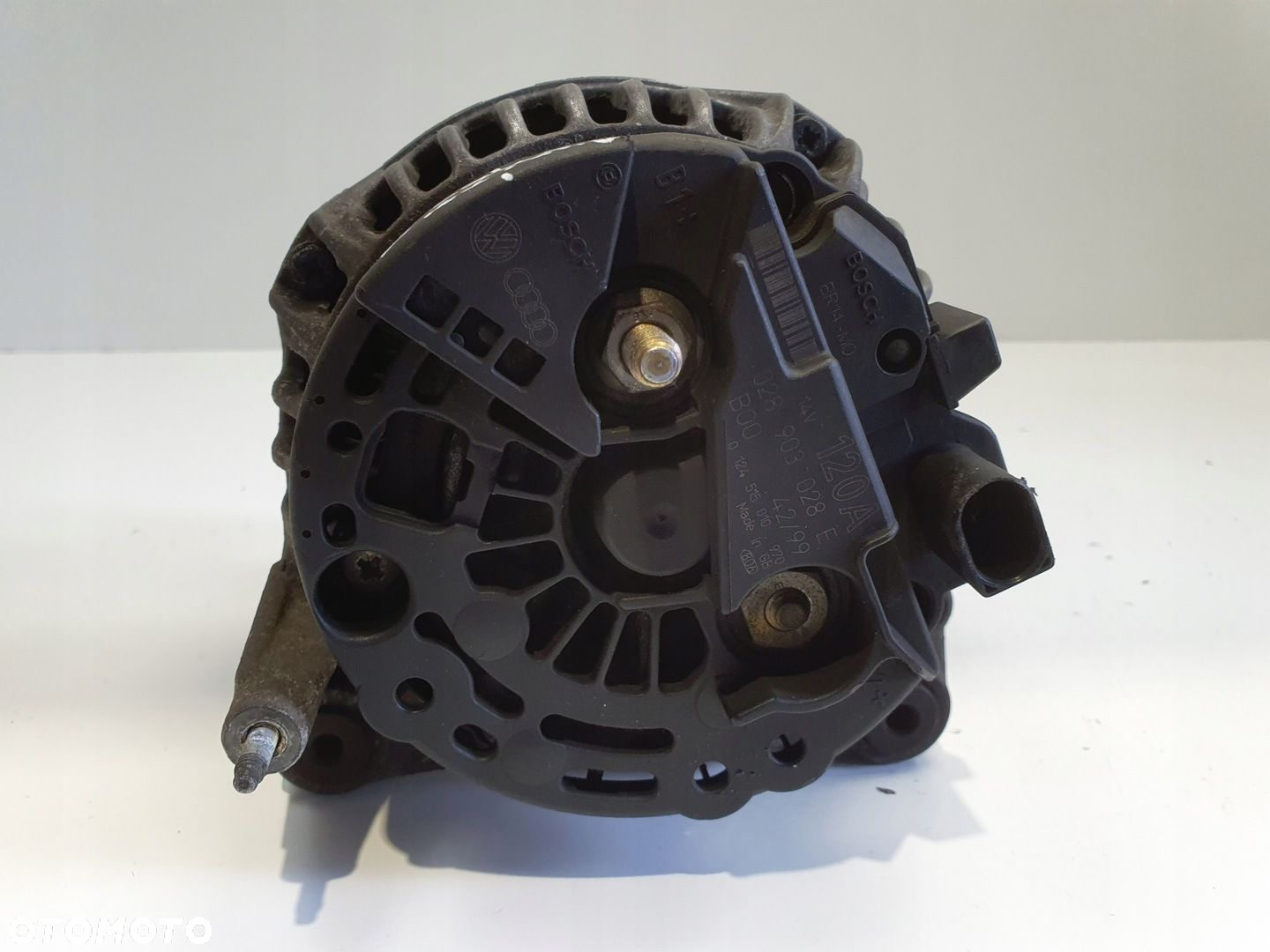 Audi TT 1.8 T ALTERNATOR bosch 028903028E 120A - 8