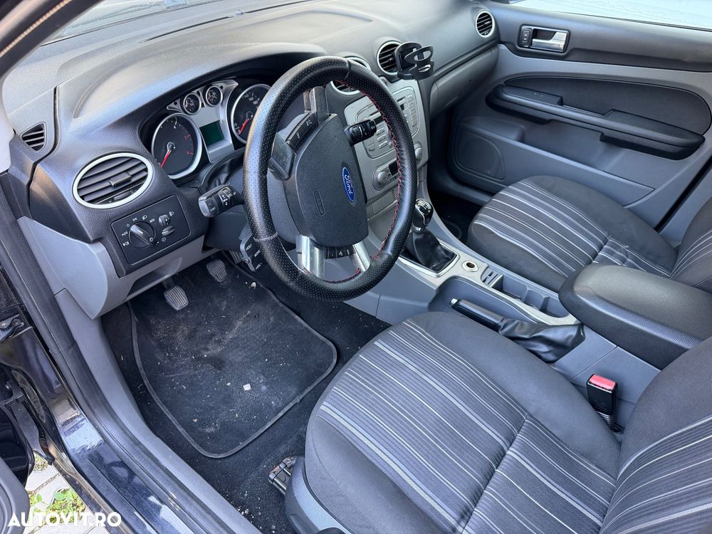 Ford Focus 1.8 TDCi Ambiente - 6