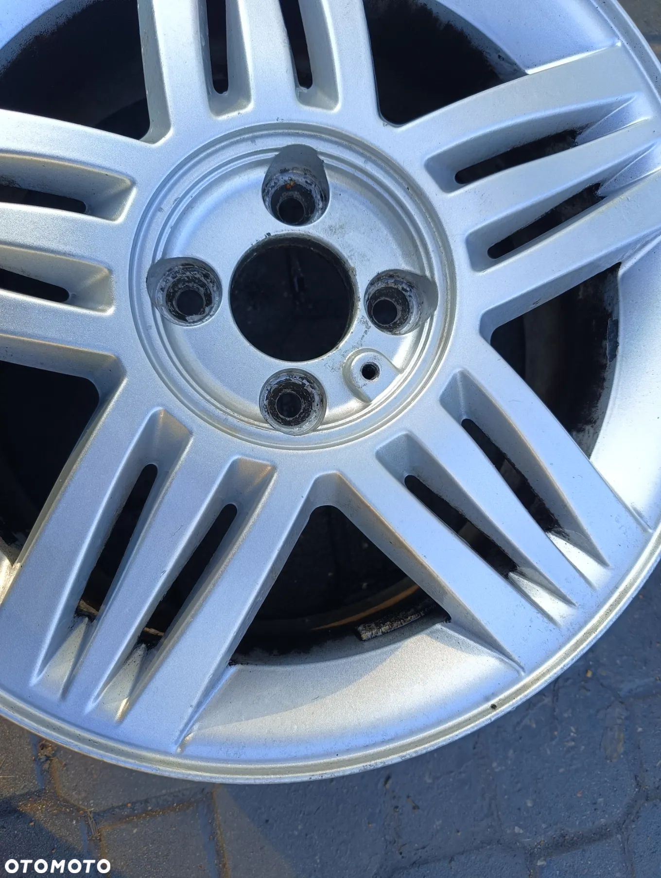 FELGA RENAULT 6,5Jx16CH4-49 ET49 4x100 - 5