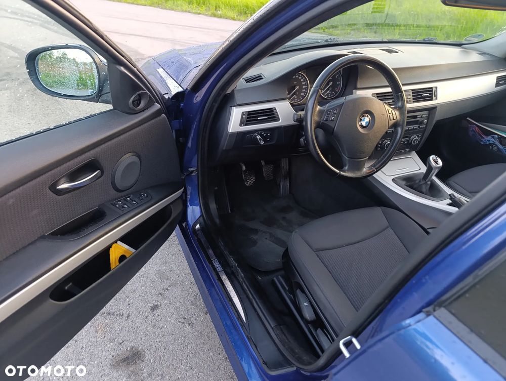 BMW Seria 3 318I 2008 photo 4