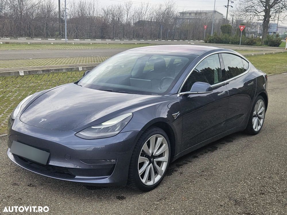 Tesla Model 3 - 1