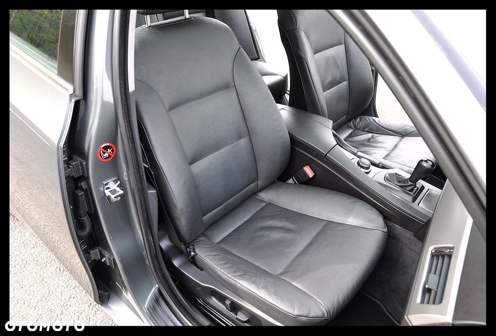 BMW Seria 5 525i - 24