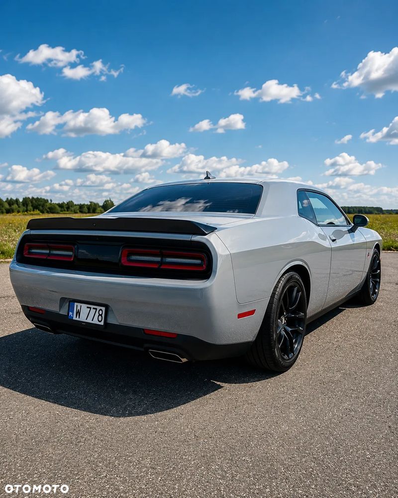 Dodge Challenger 5.7 R/T - 4